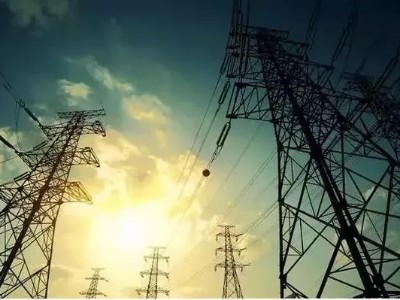高壓電線為什么都是三根線？